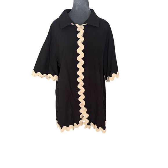 Black & Beige Button-Up Shirt With Wavy Trim Design - Picture 1 of 6